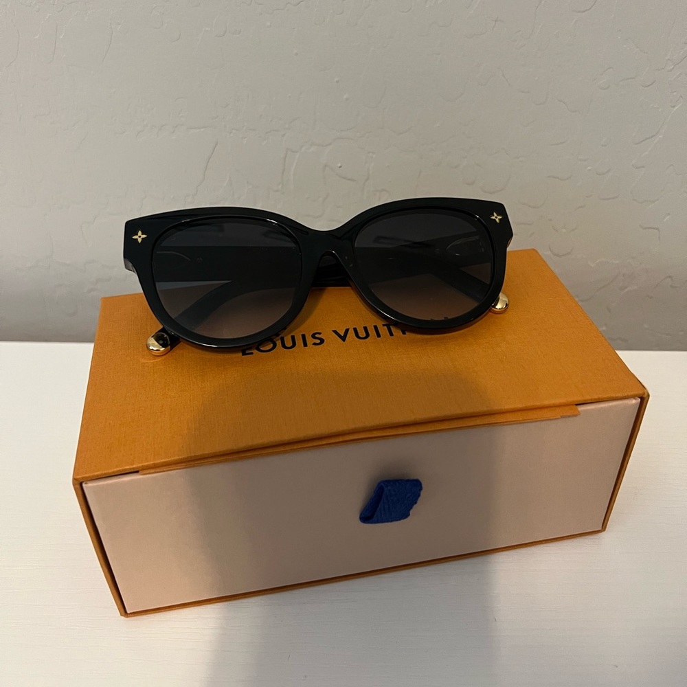 Louis Vuitton Monogram sunglasses WITH CASE & BOX